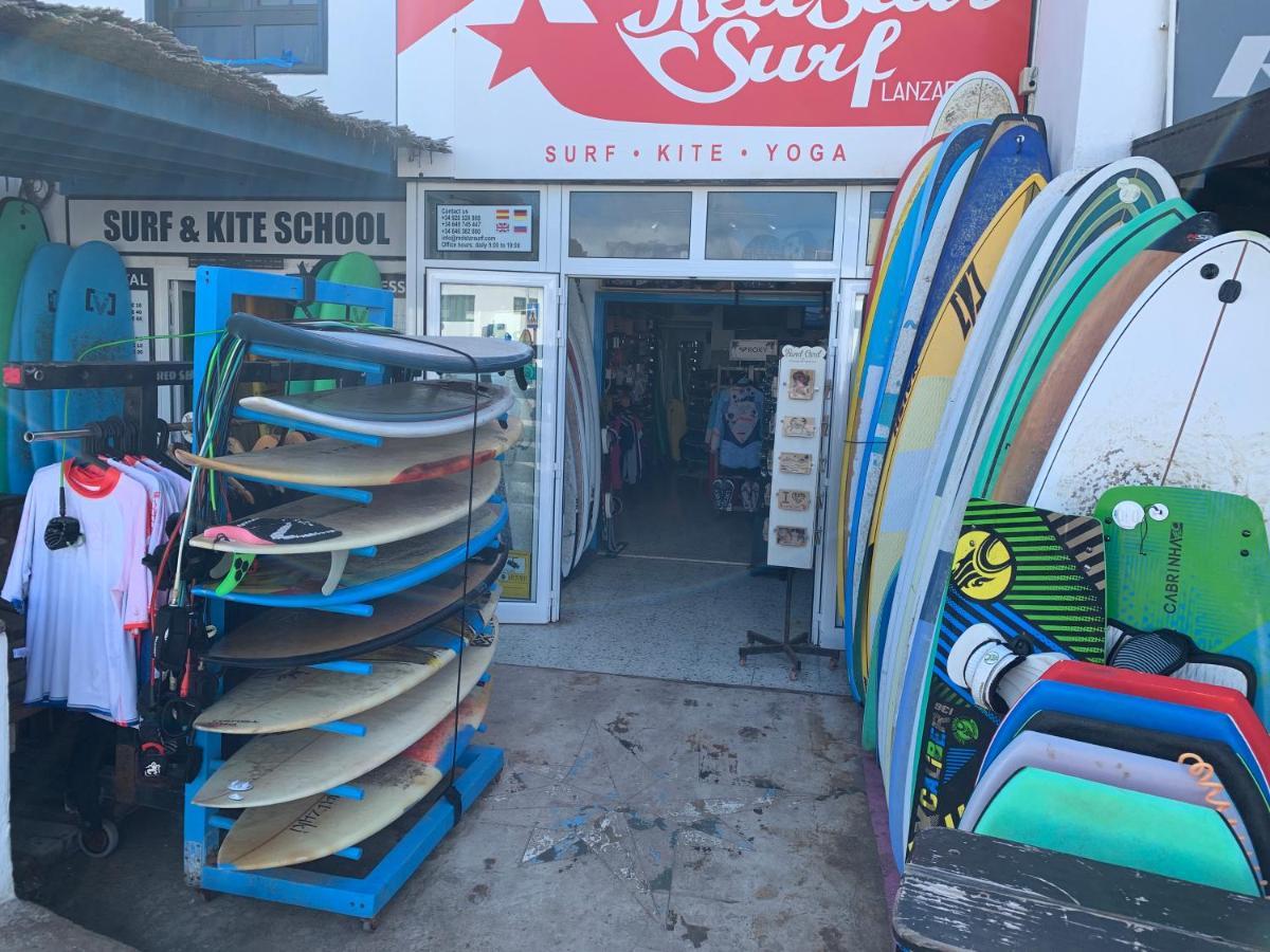 Red Star Surf & Yoga Camp Lanzarote Hostel ฟามารา ภายนอก รูปภาพ