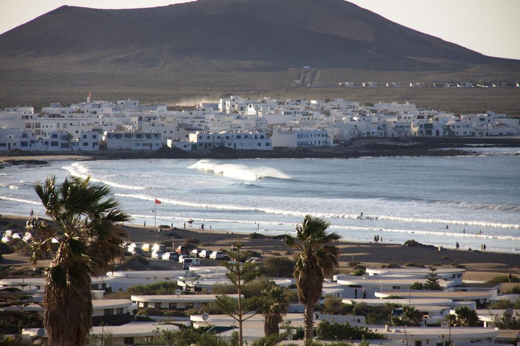 Red Star Surf & Yoga Camp Lanzarote Hostel ฟามารา ภายนอก รูปภาพ