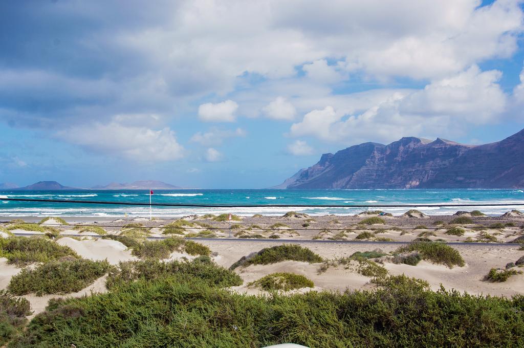 Red Star Surf & Yoga Camp Lanzarote Hostel ฟามารา ภายนอก รูปภาพ
