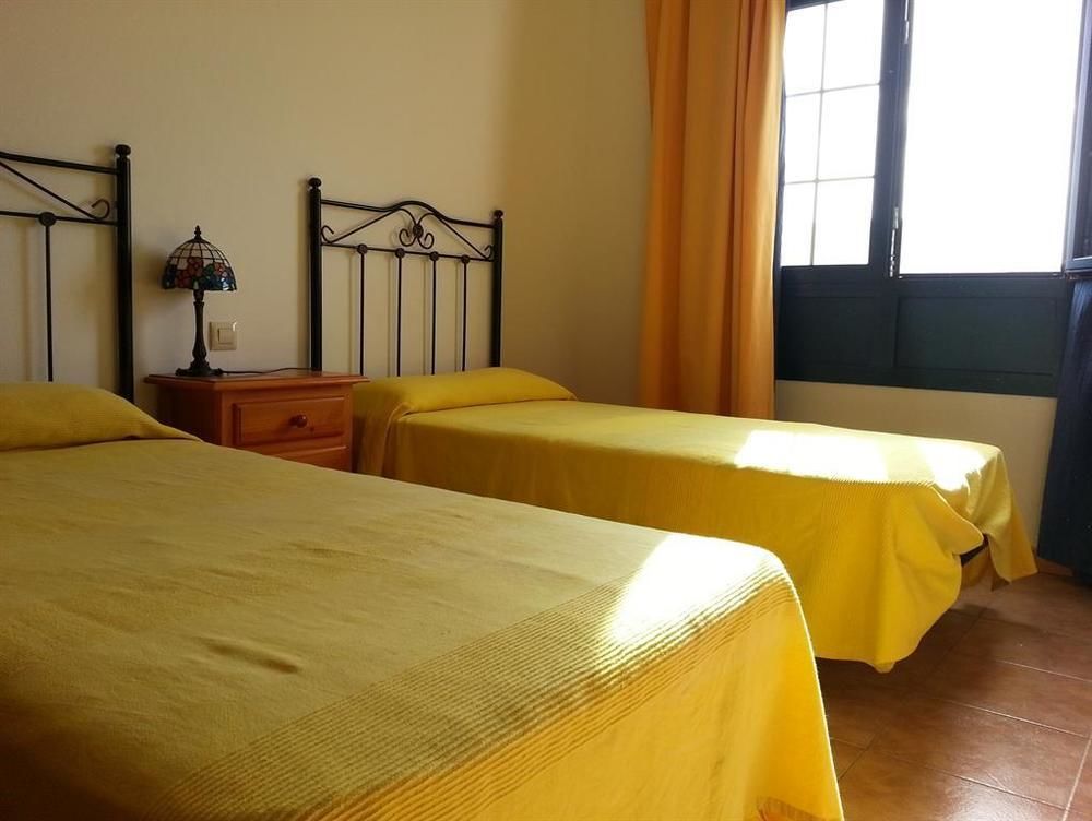 Red Star Surf & Yoga Camp Lanzarote Hostel ฟามารา ภายนอก รูปภาพ